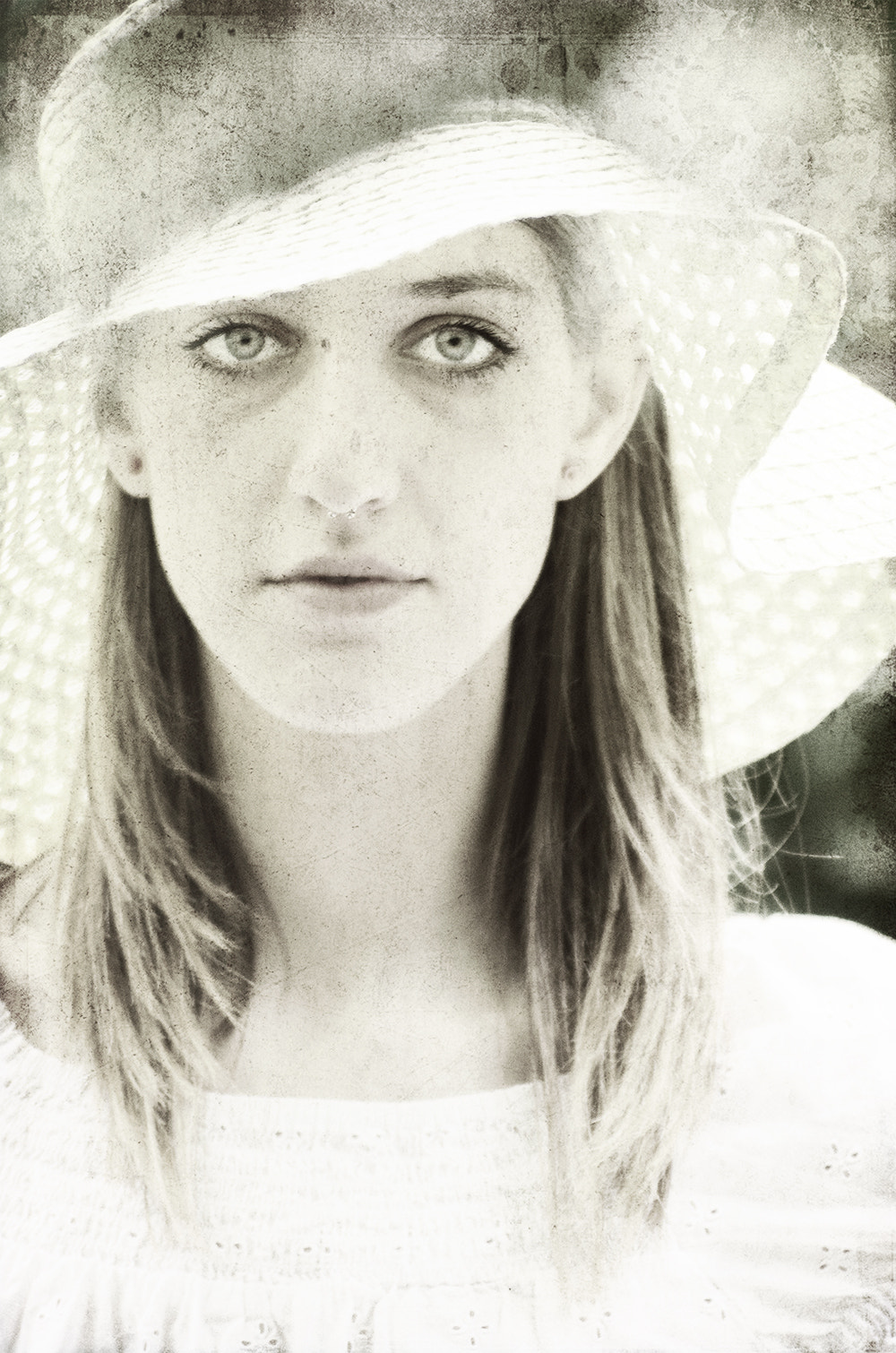 AF Nikkor 70-210mm f/4-5.6 sample photo. Old bw-portrait photography
