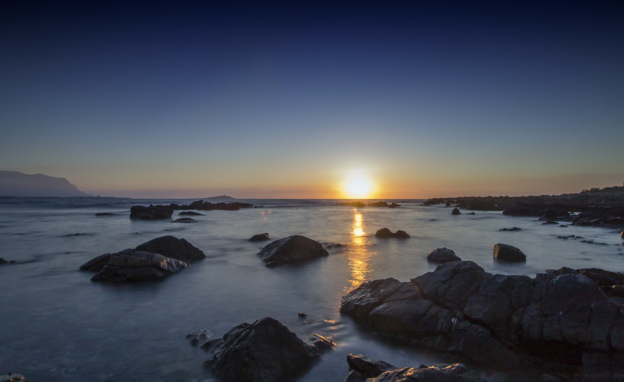 Canon EF-S 10-18mm F4.5–5.6 IS STM sample photo. The serenity of the sunset photography
