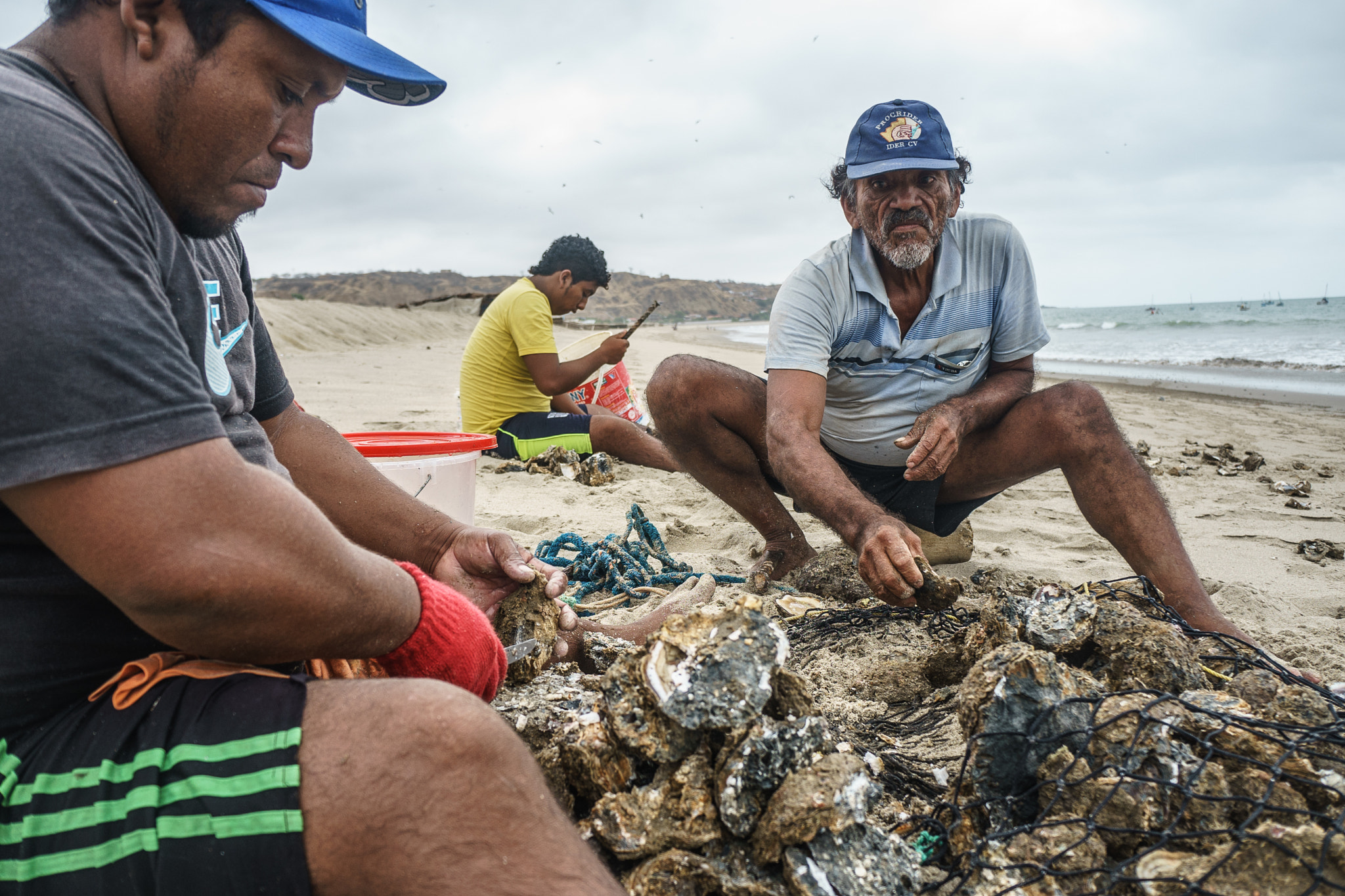 Sony a7 + Sony E 18-55mm F3.5-5.6 OSS sample photo. Fishermen in peru photography