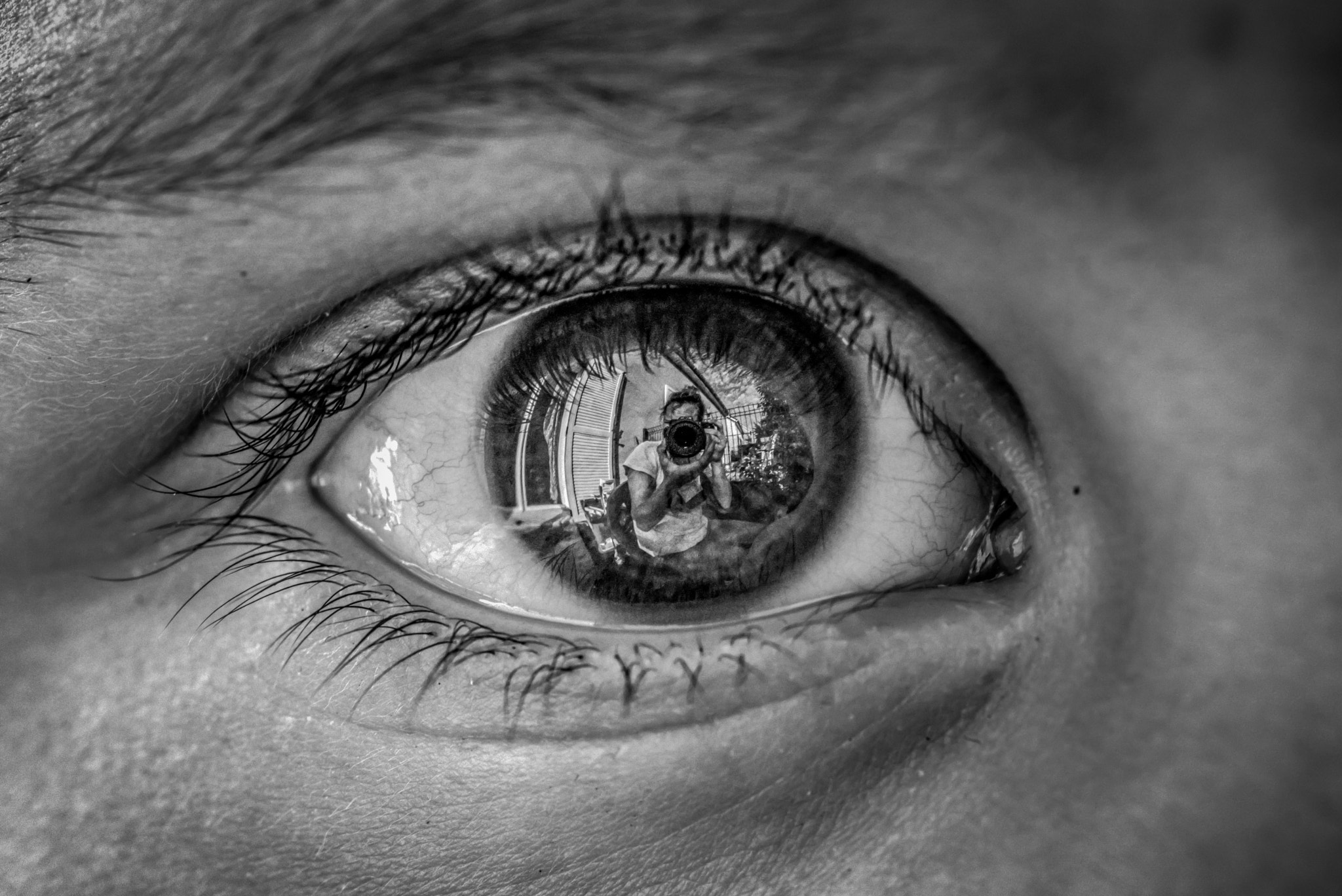 Sony ILCA-77M2 + 105mm F2.8 sample photo. Dans l'oeil d'adèle photography