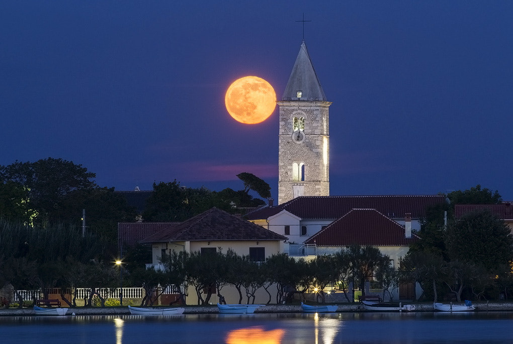 Canon EOS 6D + Canon EF 400mm F5.6L USM sample photo. The full moon photography