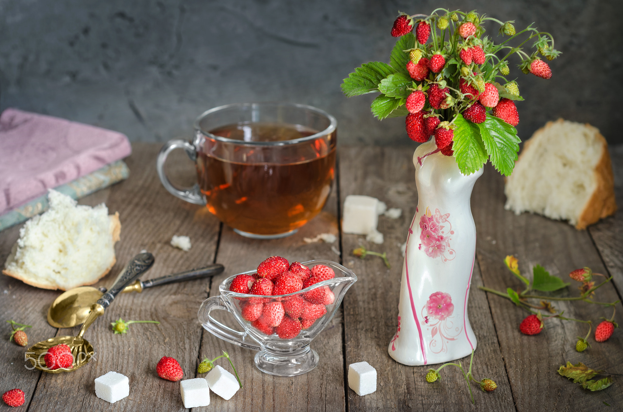 The strawberries on the table and tea