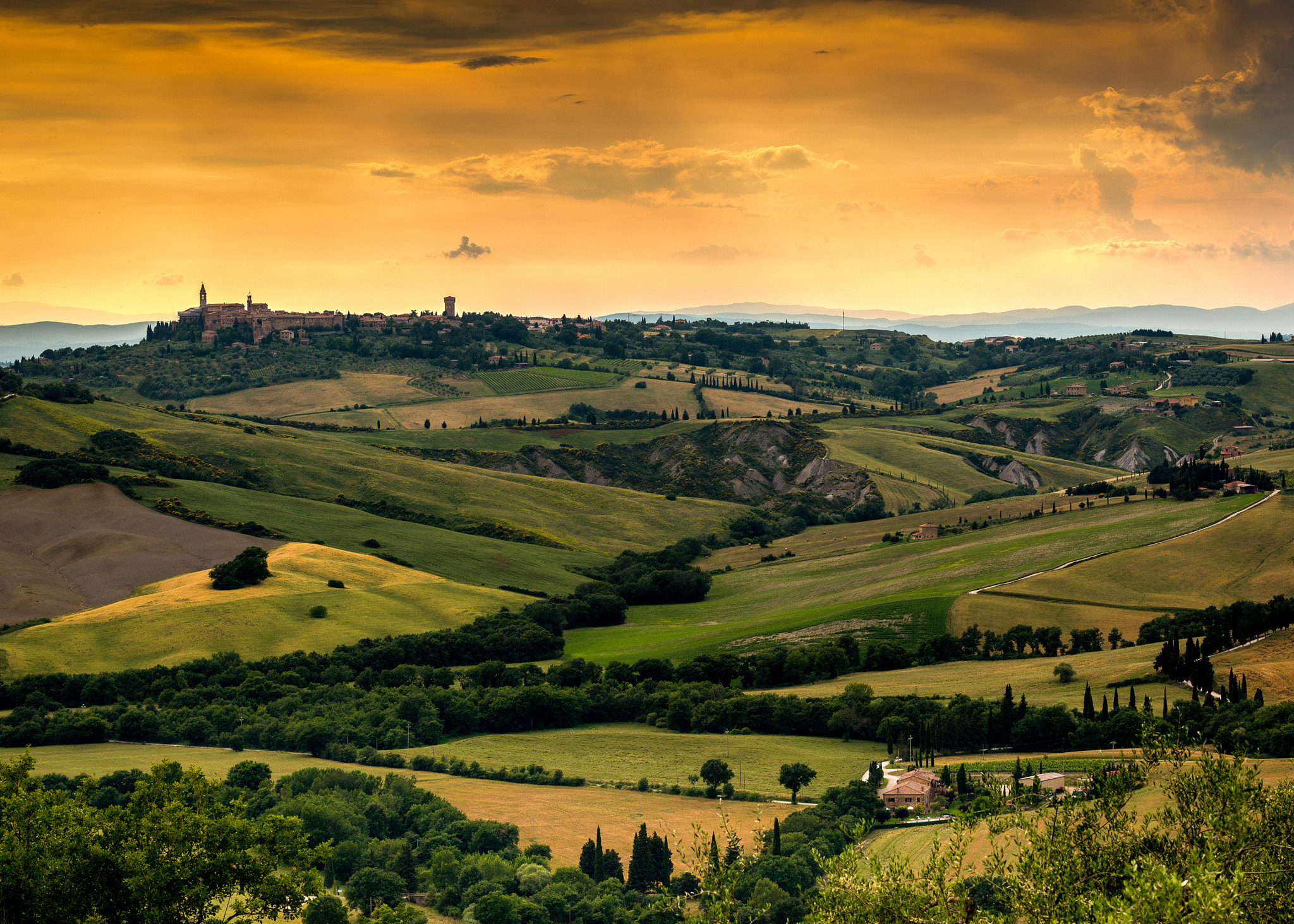 Nikon AF-S Nikkor 70-200mm F4G ED VR sample photo. Pienza from monticchiello photography