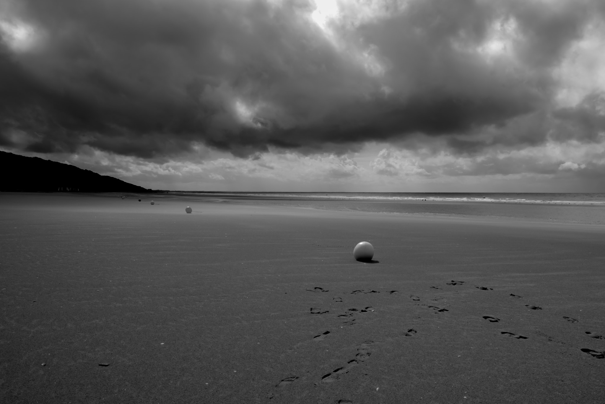 Sigma 17-70mm F2.8-4.5 (D) sample photo. Footprint photography