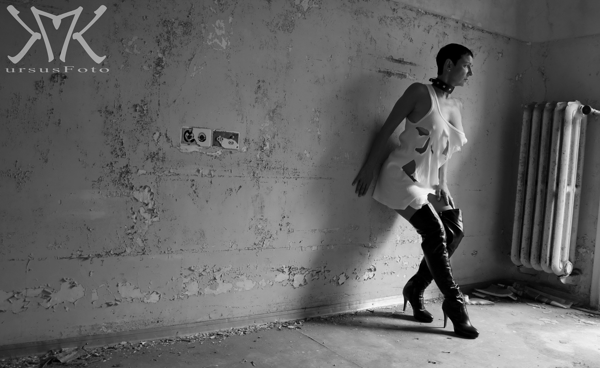 Canon EOS-1D Mark IV sample photo. Shadows on the wall photography