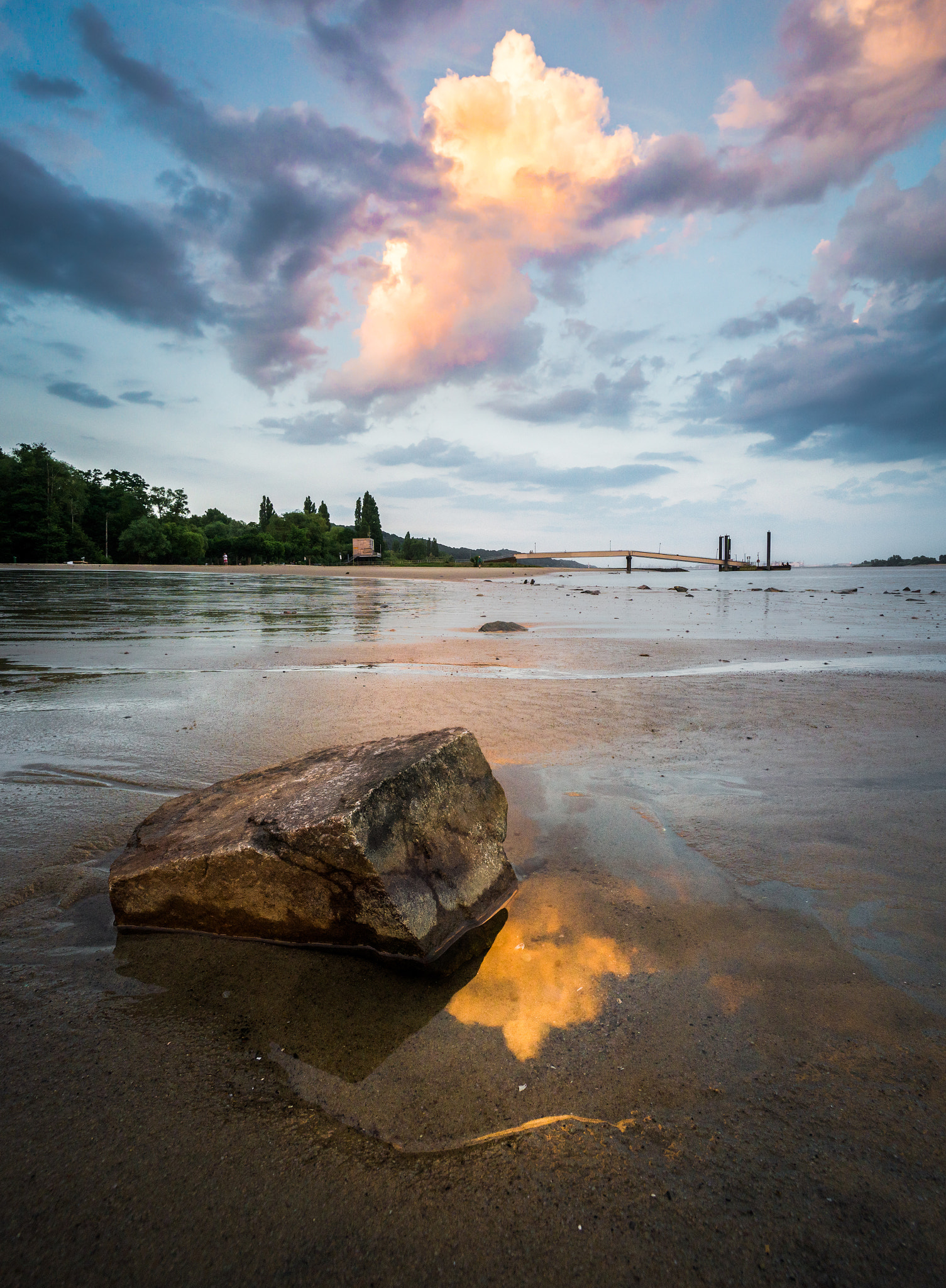 Sony a5100 + Sony E 10-18mm F4 OSS sample photo. Cloud reflection photography