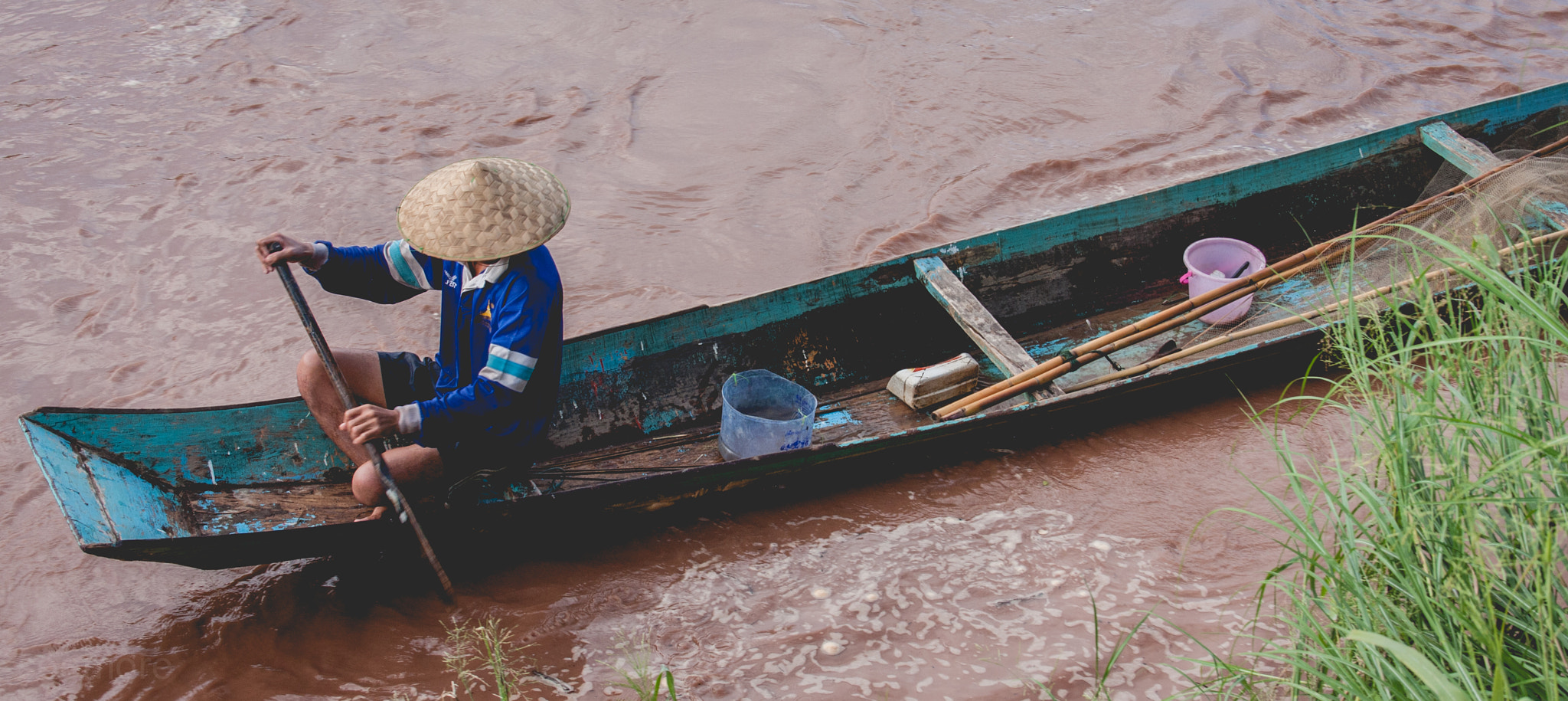Canon EF-S 18-55mm F3.5-5.6 sample photo. Paddling down the mekong photography