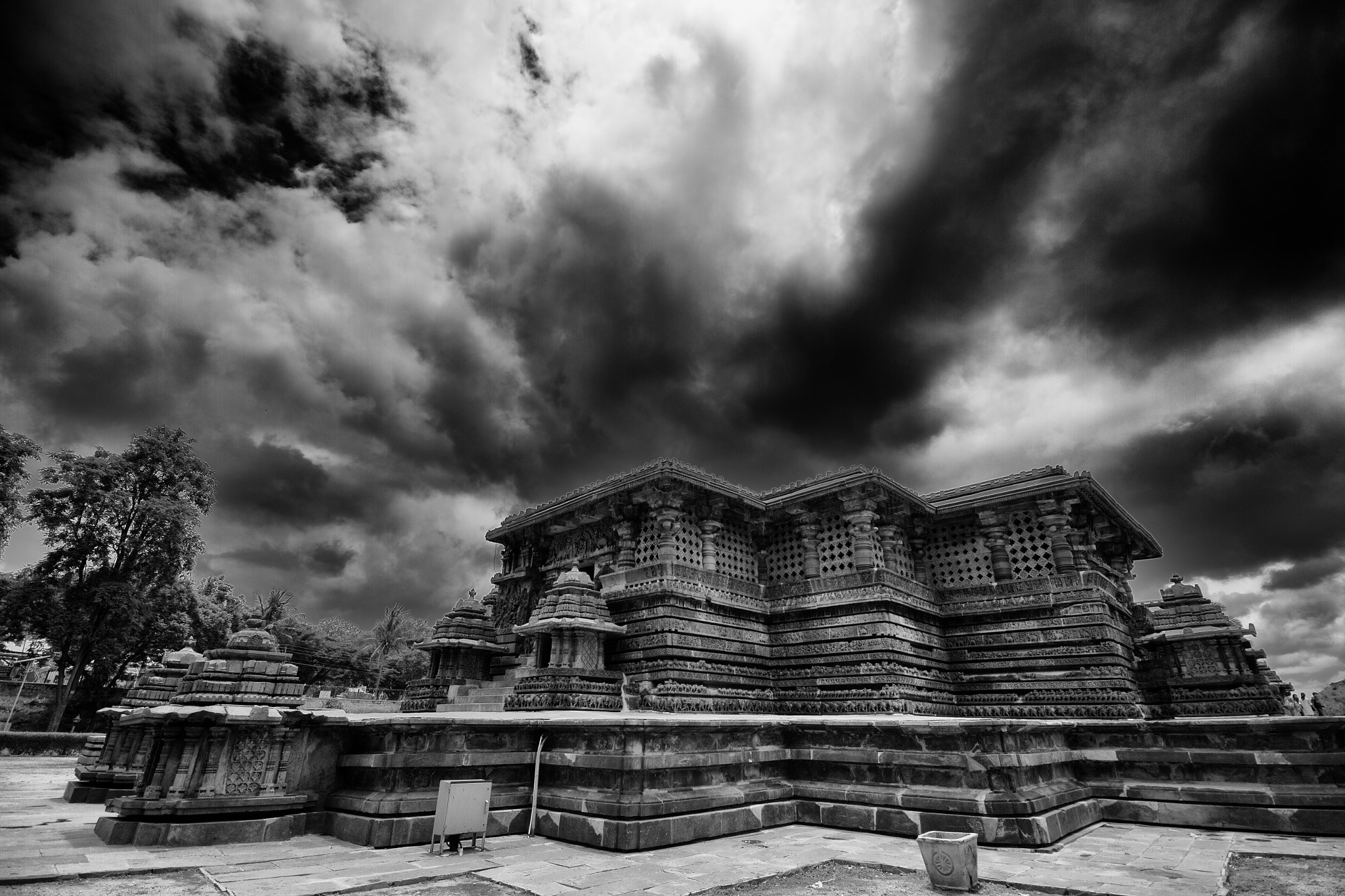 Canon EOS 7D + Canon EF-S 10-18mm F4.5–5.6 IS STM sample photo. Angry clouds over a peaceful 12th century temple photography