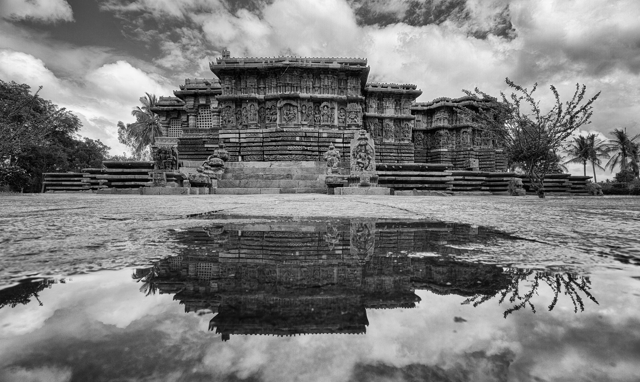 Canon EOS 7D + Canon EF-S 10-18mm F4.5–5.6 IS STM sample photo. Halebidu reflections of the 12th century photography