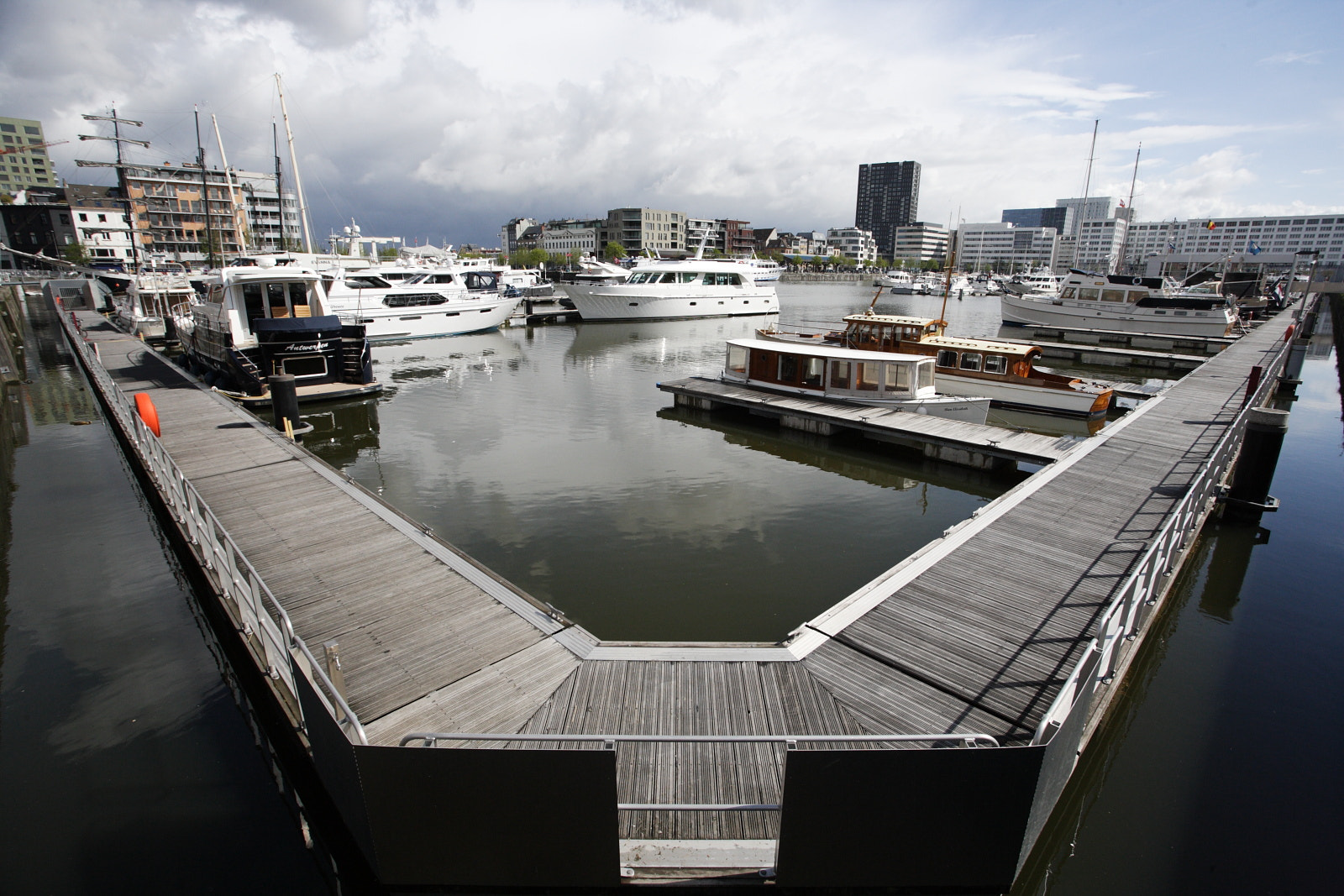 17.0 - 40.0 mm sample photo. Antwerp photography
