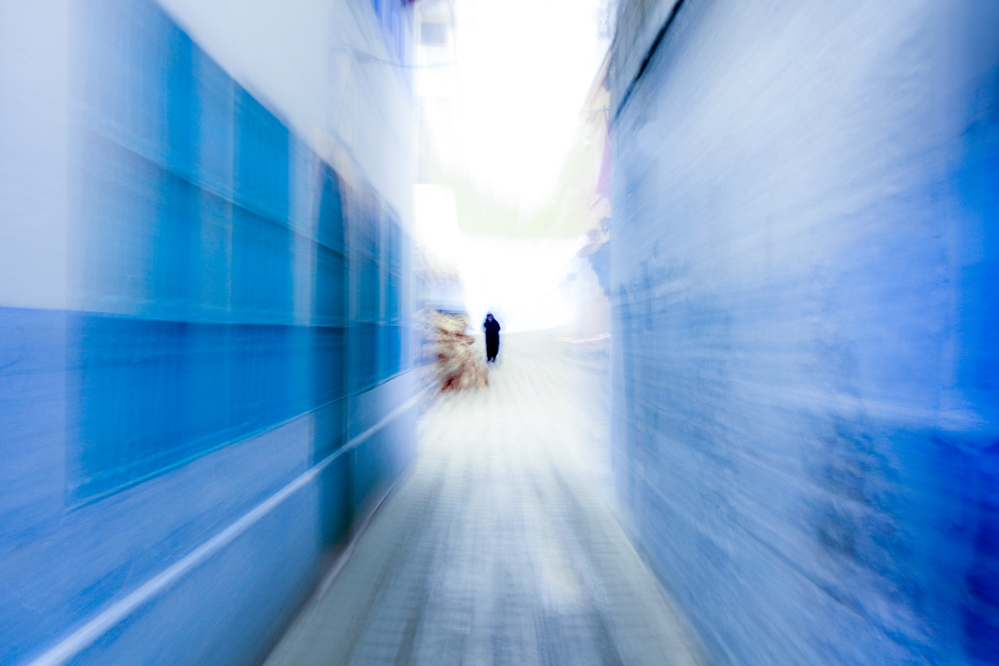 Sigma 17-35mm f/2.8-4 EX DG Aspherical HSM sample photo. Motion photography