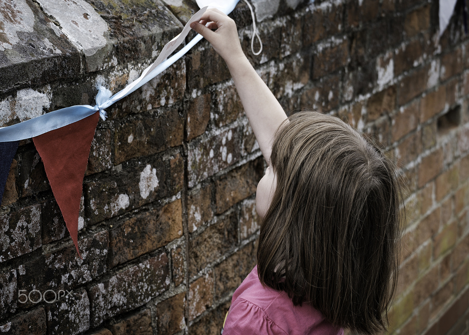 Fujifilm X-Pro2 + Fujifilm XC 50-230mm F4.5-6.7 OIS sample photo. Checking the bunting photography