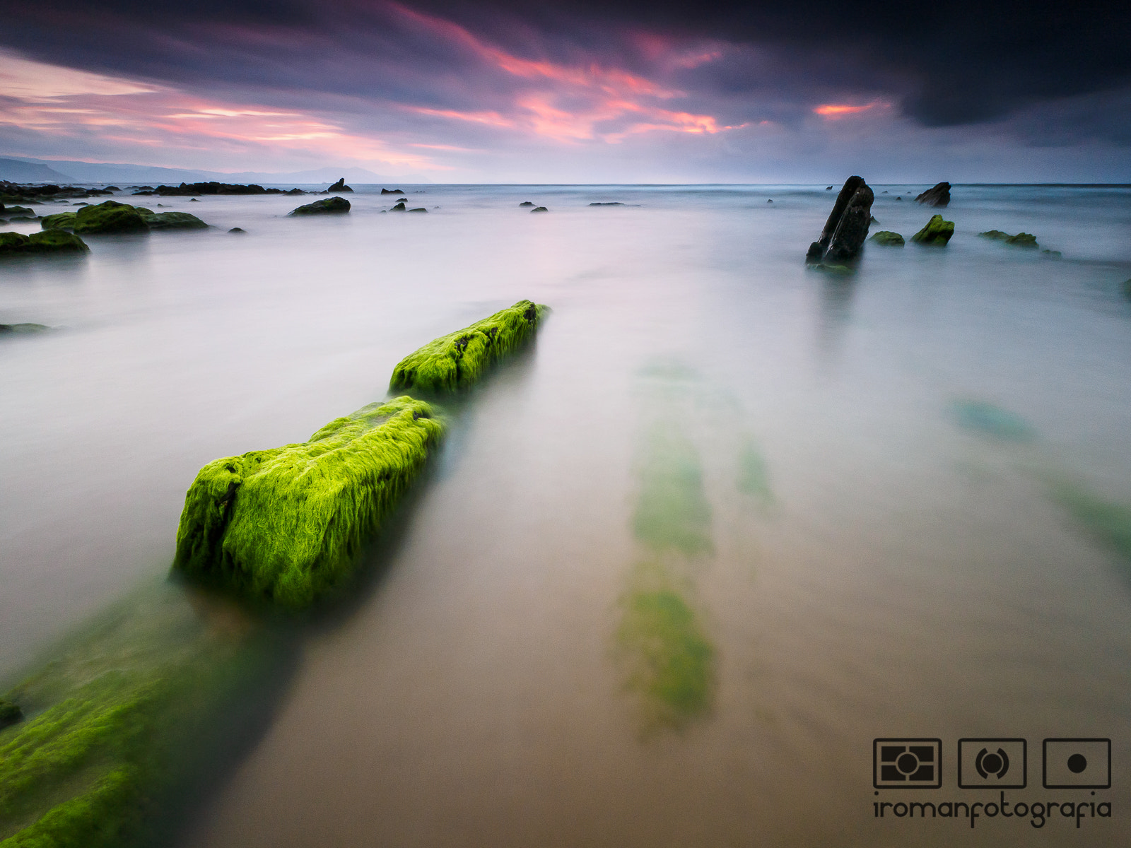Olympus Zuiko Digital ED 9-18mm F4.0-5.6 sample photo. Barrika y van... photography