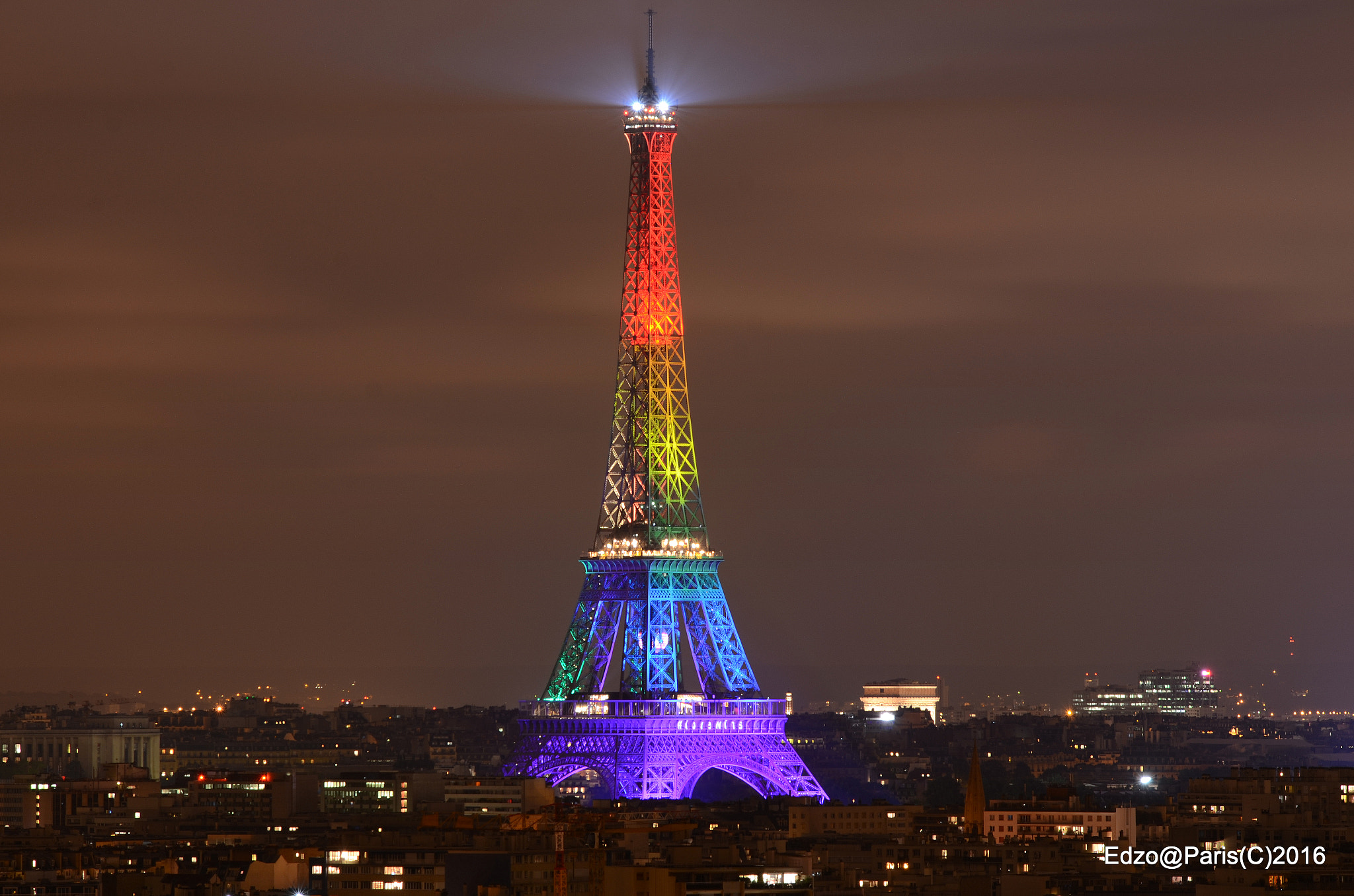Sigma 50-150mm F2.8 EX APO DC OS HSM sample photo. Paris stands with orlando photography