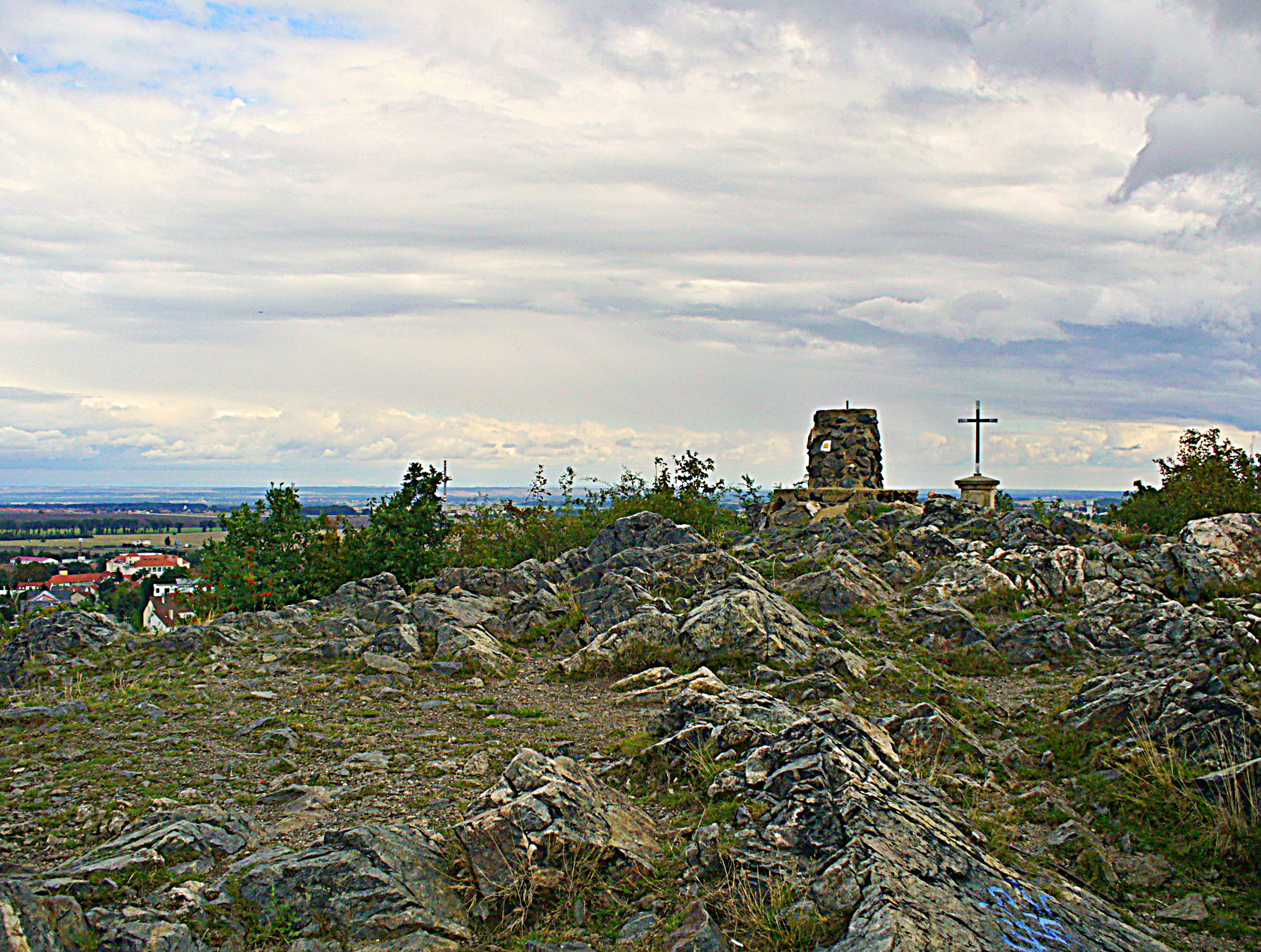 Panasonic DMC-LZ5 sample photo. Rock and clouds photography