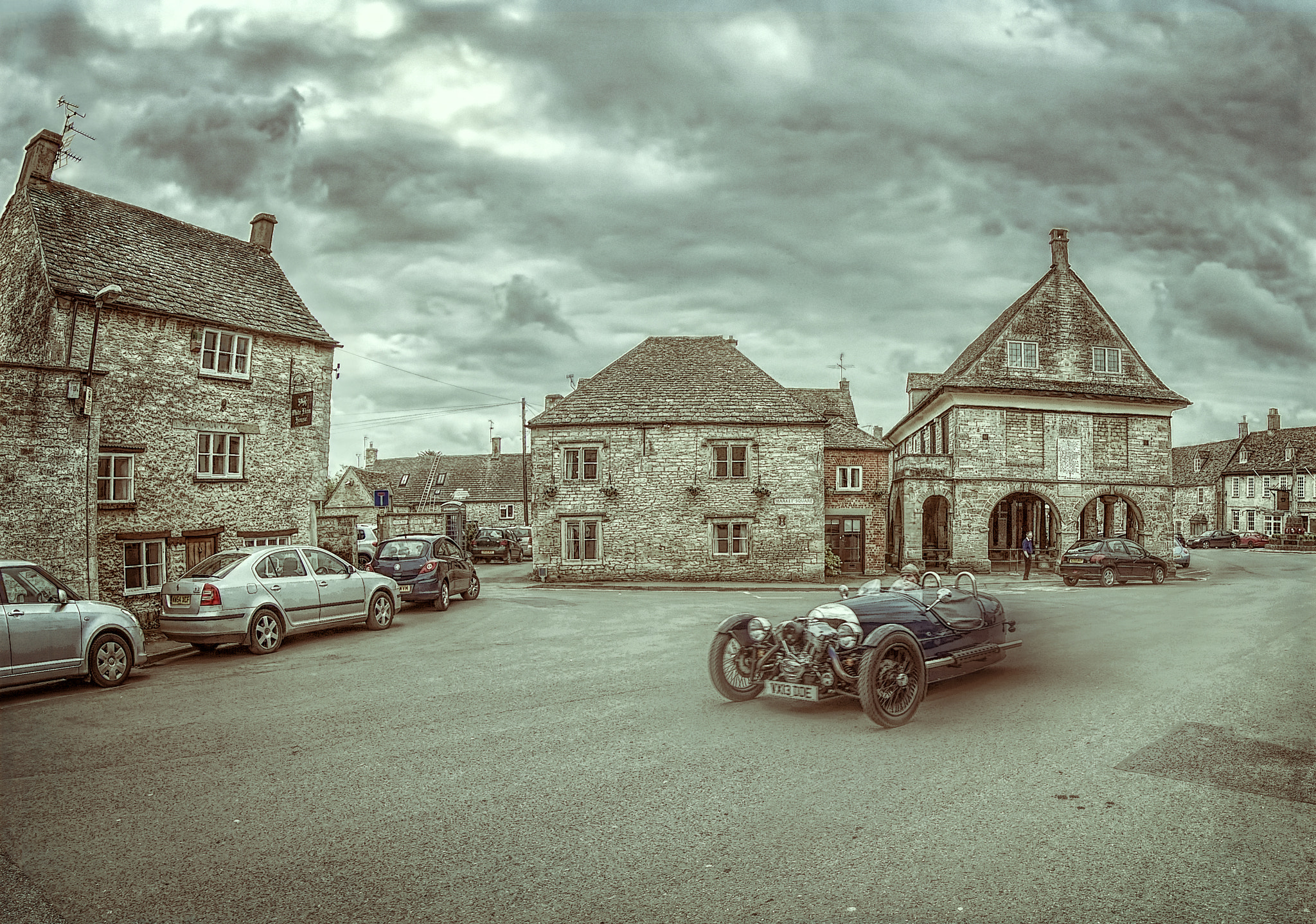Canon EF 8-15mm F4L Fisheye USM sample photo. Minchinhampton, market square,twilight photography