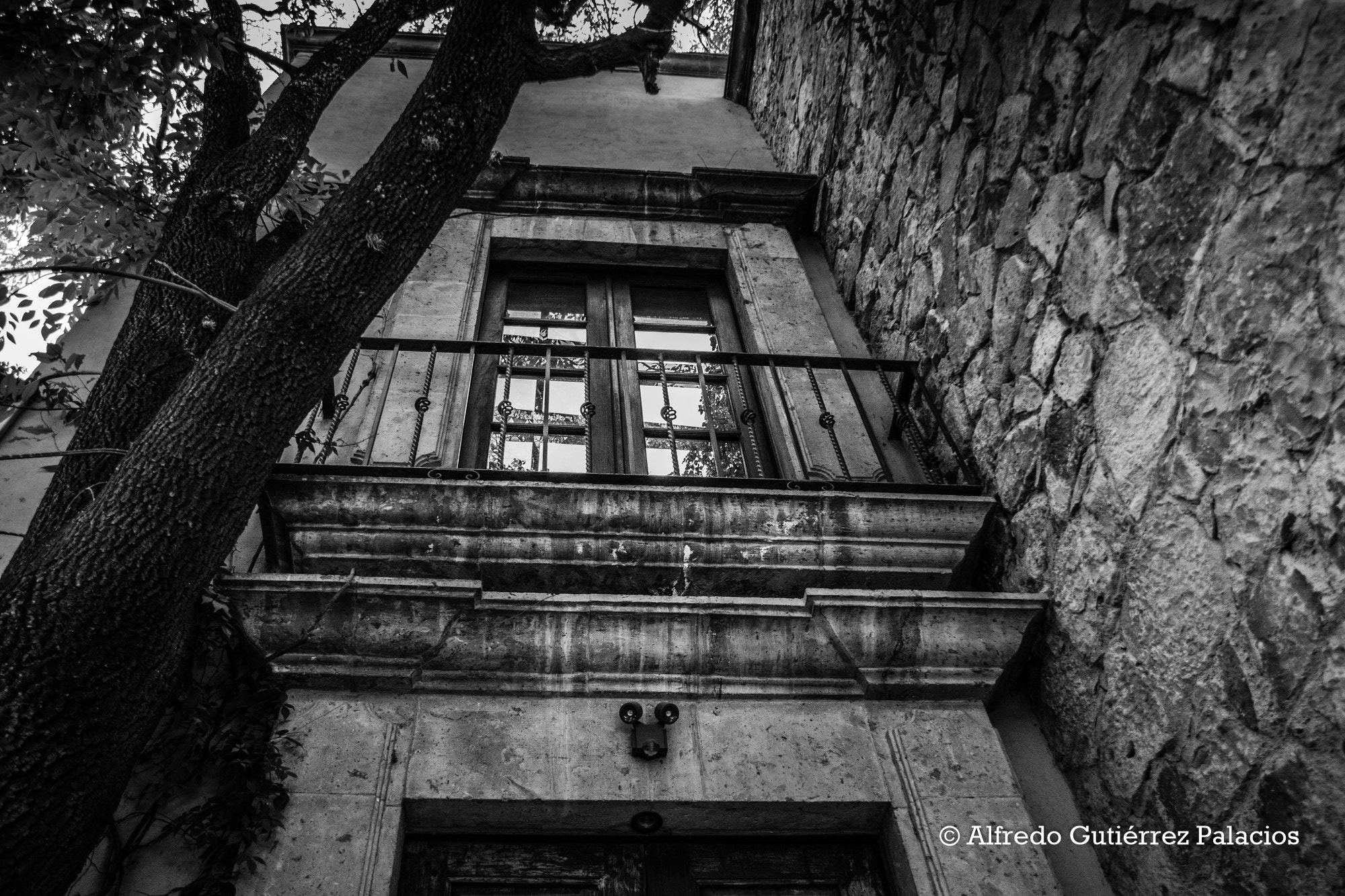 Sigma 18-200mm F3.5-6.3 DC OS HSM sample photo. Ventana / window photography