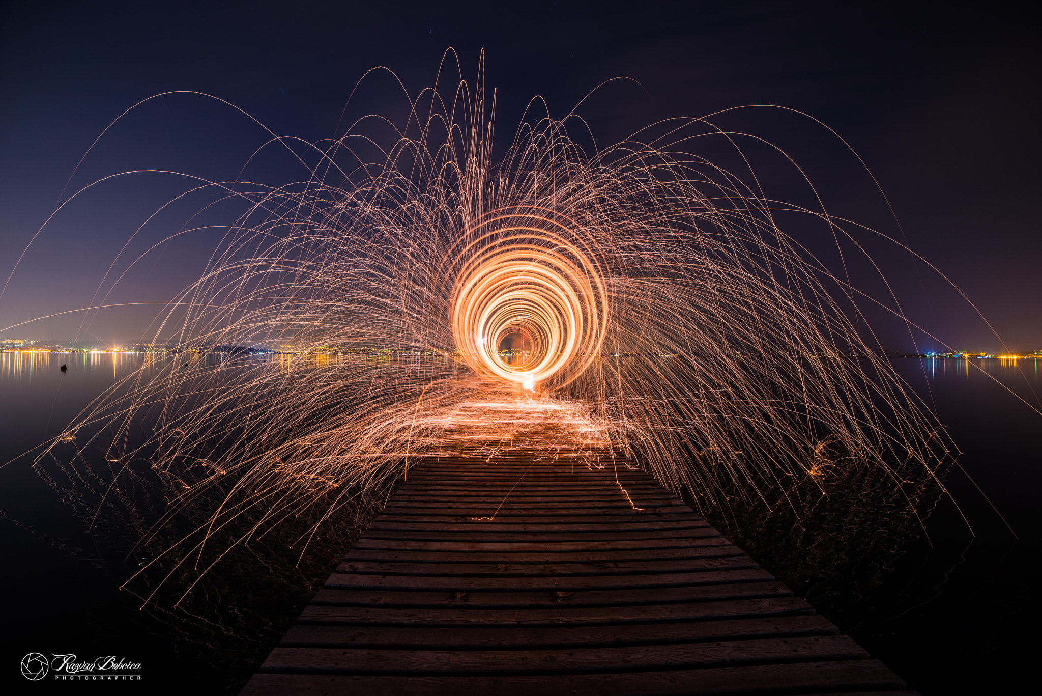 Samyang 14mm F2.8 ED AS IF UMC sample photo. Night light colors -steelwool photography