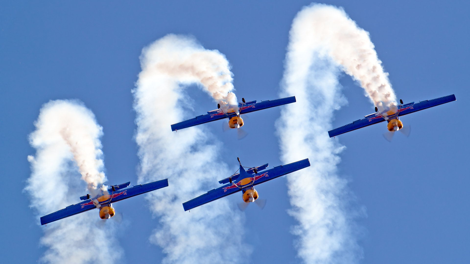 Canon EOS 500D (EOS Rebel T1i / EOS Kiss X3) sample photo. Red bull`s planes loop photography