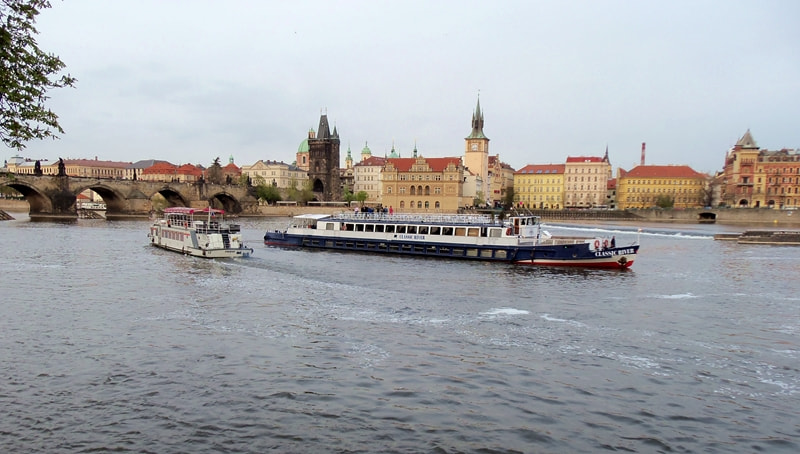 Kodak EASYSHARE M580 DIGITAL CAMERA sample photo. River vltava photography