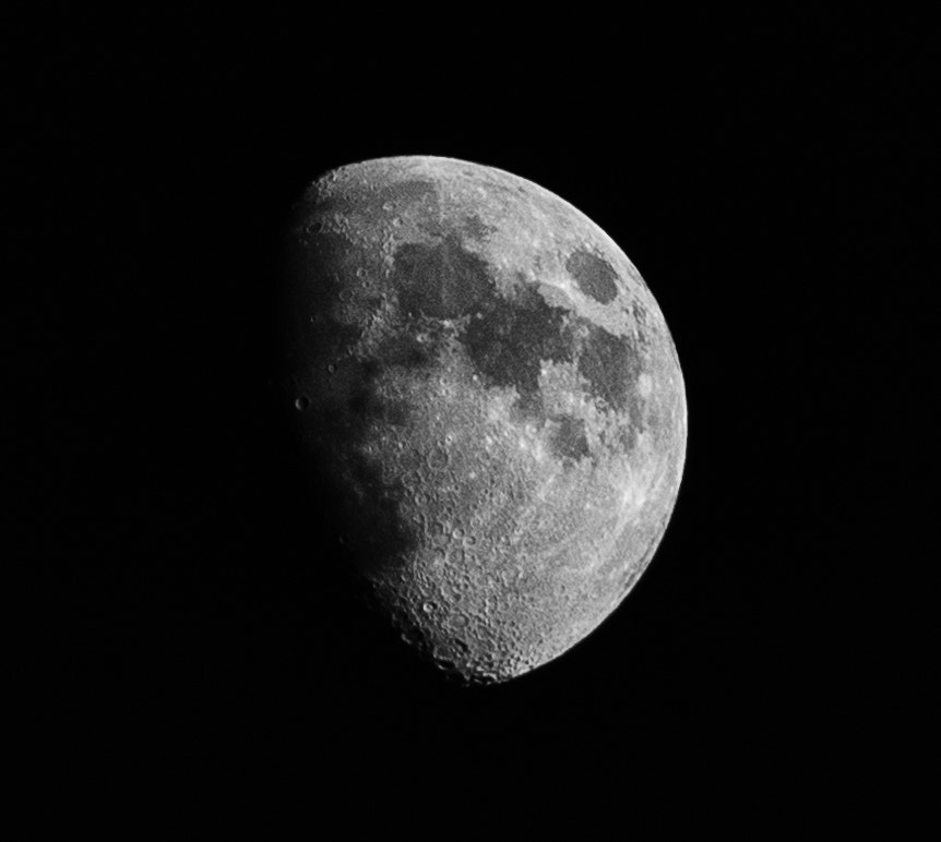 Canon EF 75-300mm f/4-5.6 USM sample photo. Moon photography