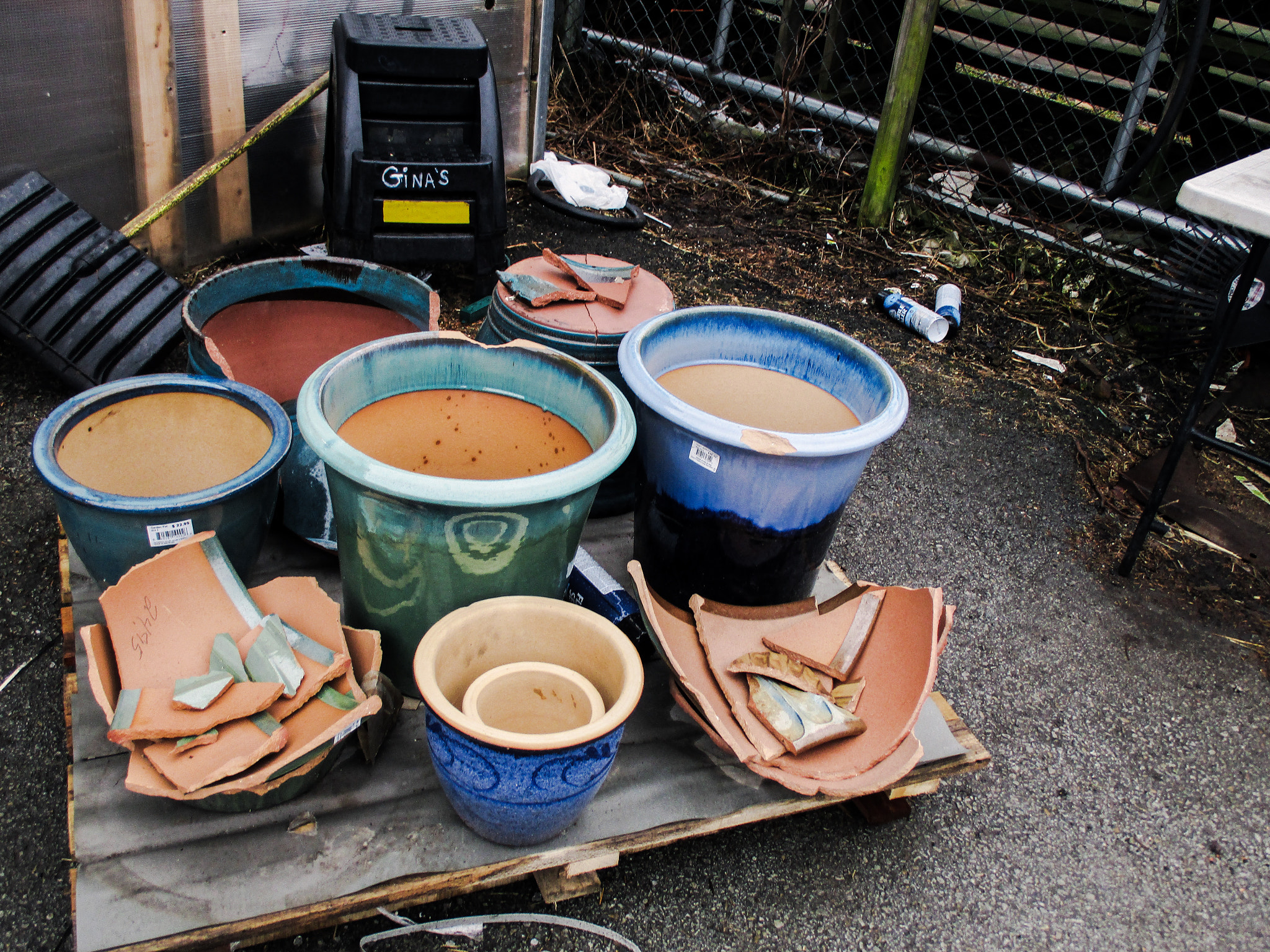 Canon PowerShot ELPH 160 (IXUS 160 / IXY 150) sample photo. A gathering of pots photography