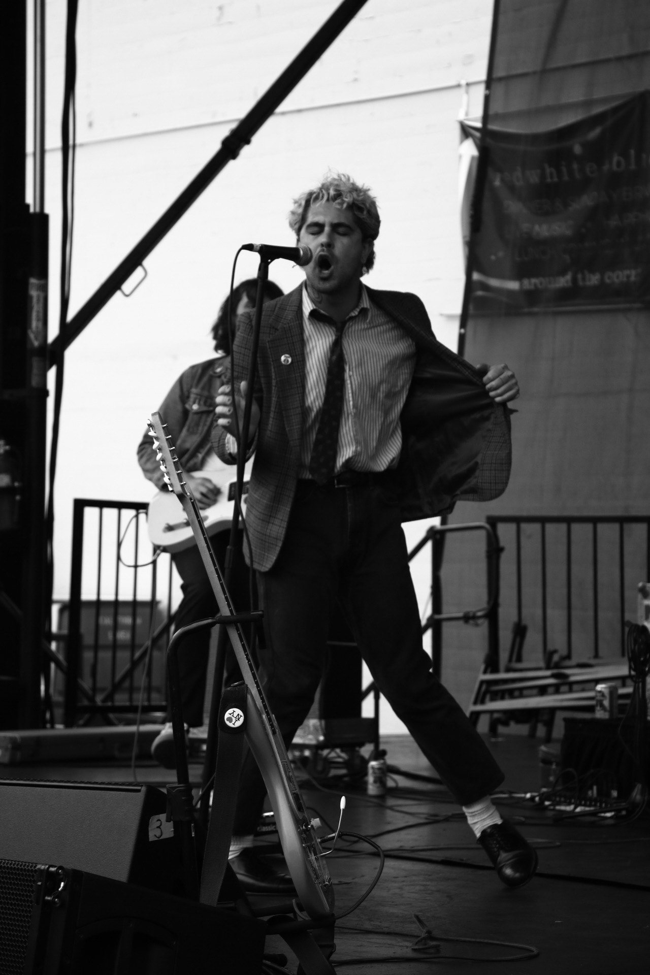 Canon EOS 760D (EOS Rebel T6s / EOS 8000D) sample photo. The band hunny performs at make music pasadena. photography