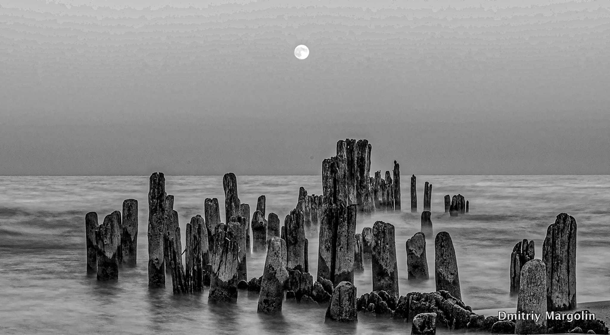 Nikon D300S + Sigma 17-70mm F2.8-4 DC Macro OS HSM sample photo. Moonrise over the lake michigan photography