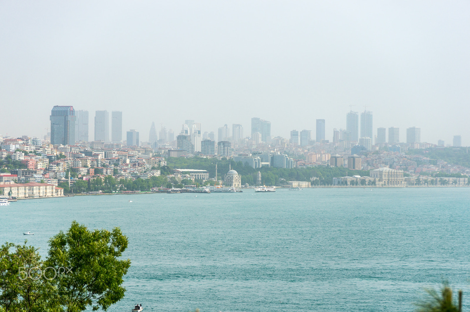 Sony Alpha NEX-5T + Sony Vario-Tessar T* E 16-70mm F4 ZA OSS sample photo. Modern istanbul photography