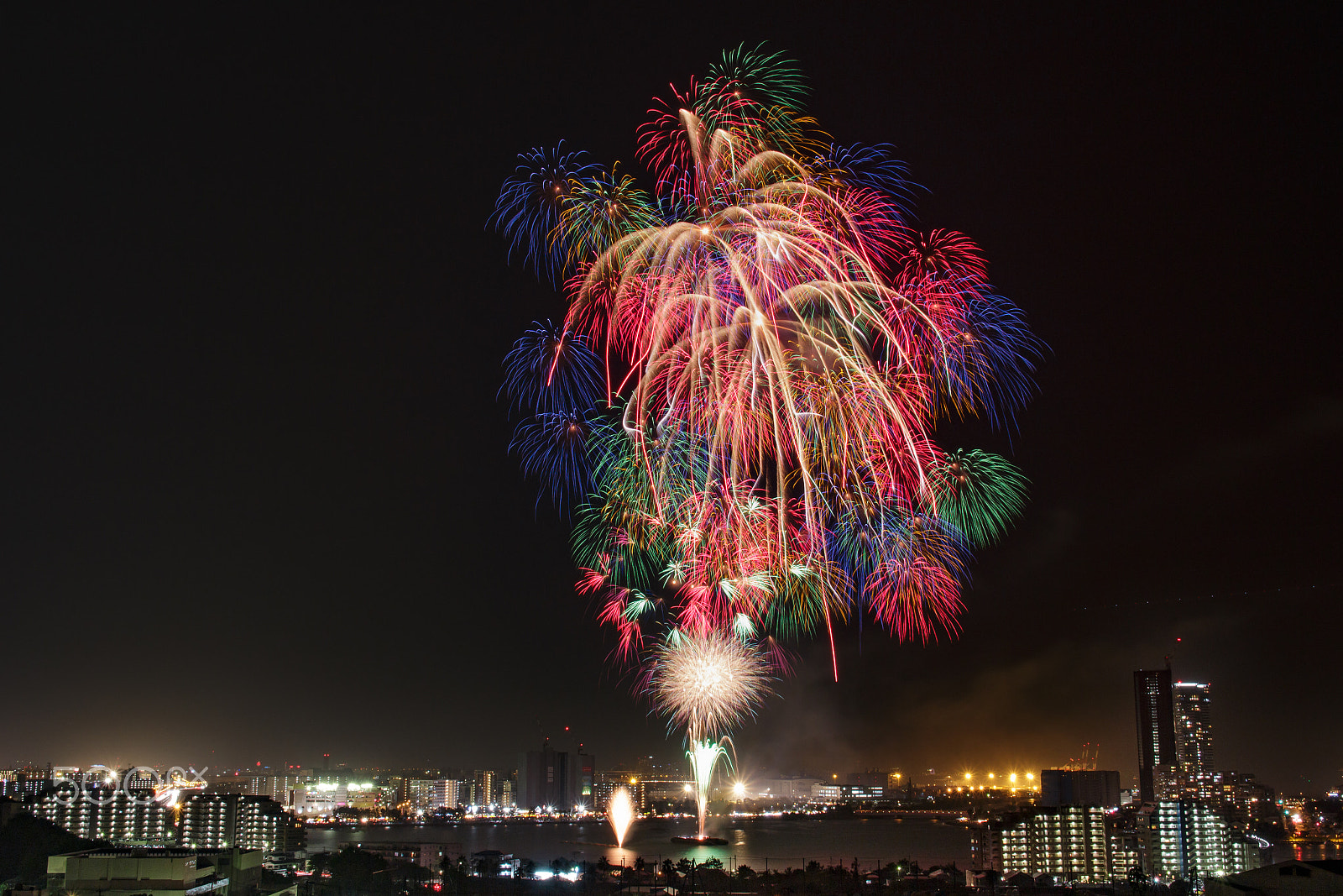 Canon EOS 100D (EOS Rebel SL1 / EOS Kiss X7) sample photo. Fireworks in japan 2 photography