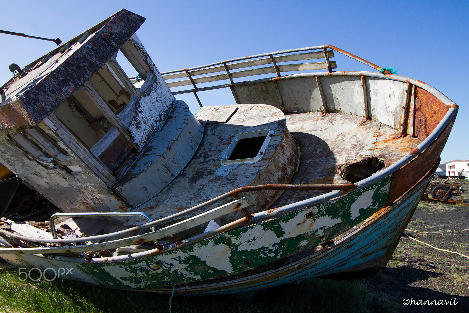 Canon EOS 7D + Canon EF-S 10-18mm F4.5–5.6 IS STM sample photo. Boat on a dry land photography