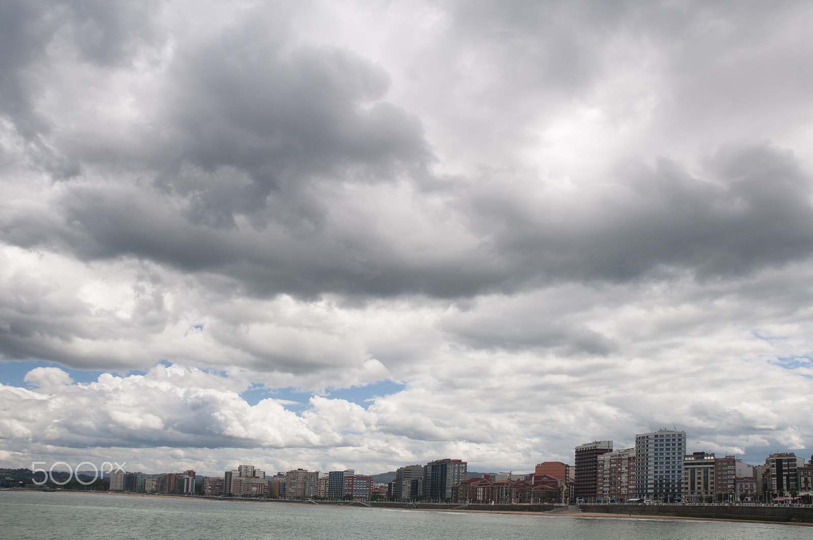 Nikon D300S sample photo. Nubes sobre gijÓn photography