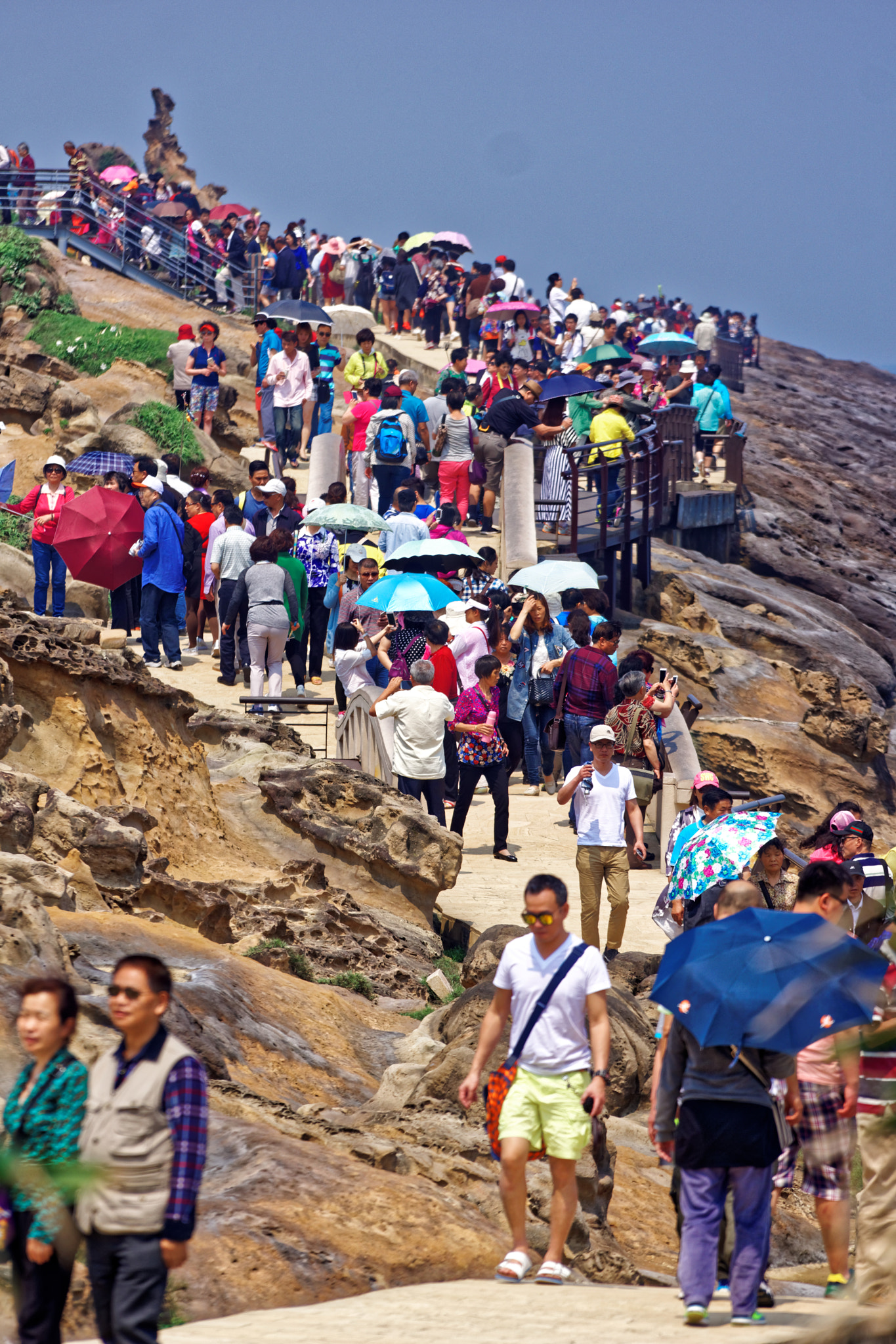 Sony Alpha NEX-7 + Sony FE 70-200mm F4 G OSS sample photo. Tourists photography