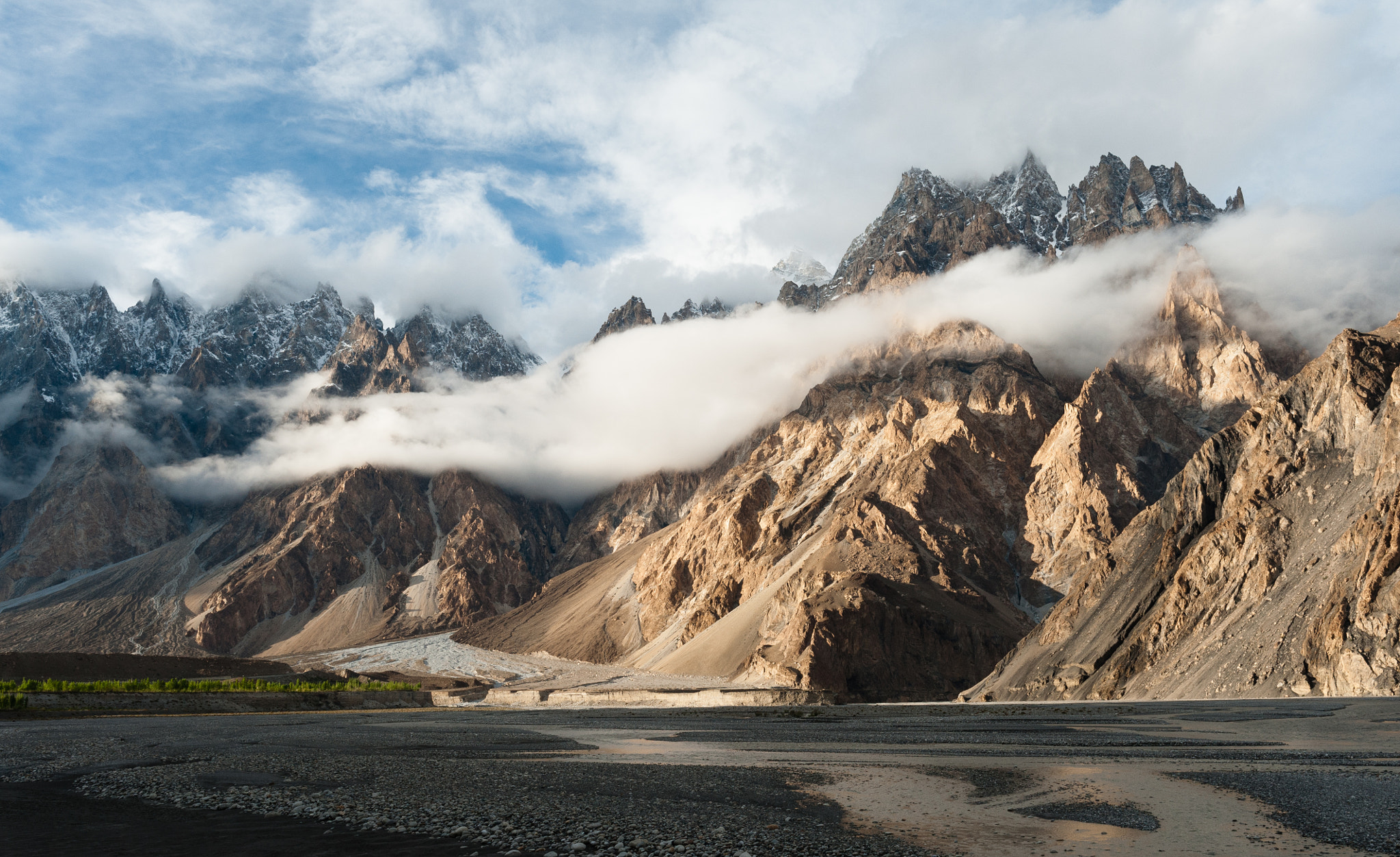 Nikon D700 + Nikon AF-S Nikkor 28mm F1.8G sample photo. Mountains photography