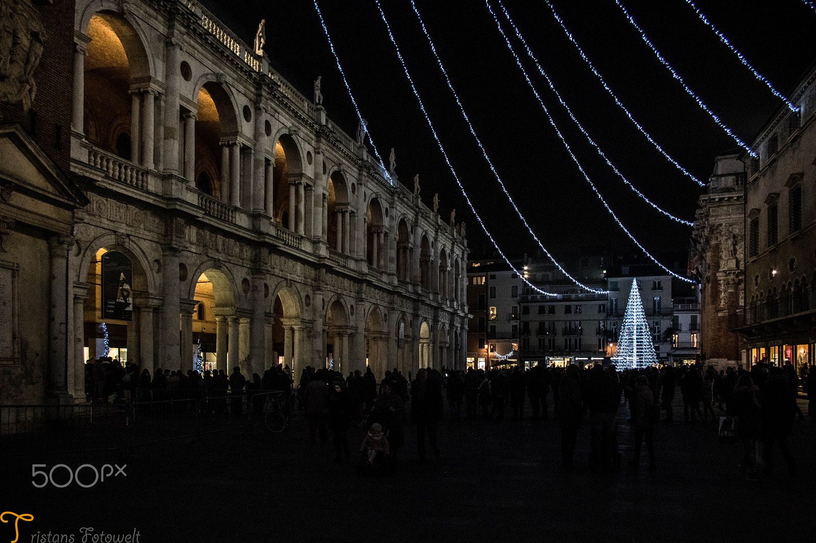 Pentax smc DA 18-55mm F3.5-5.6 ED AL II (IF) sample photo. "vicenza christmas" photography