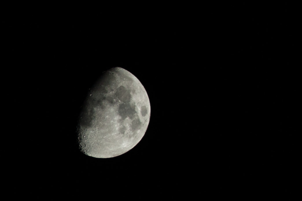 Sony Alpha DSLR-A700 sample photo. The charm moon photography