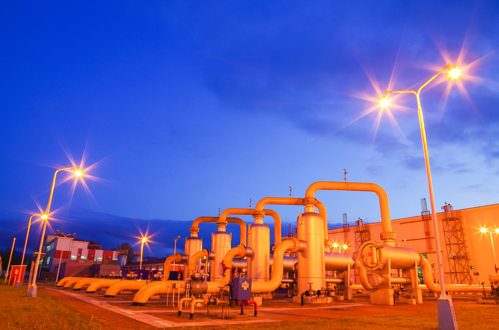 Pentax smc DA 16-45mm F4 ED AL sample photo. Gas pipeline at night photography