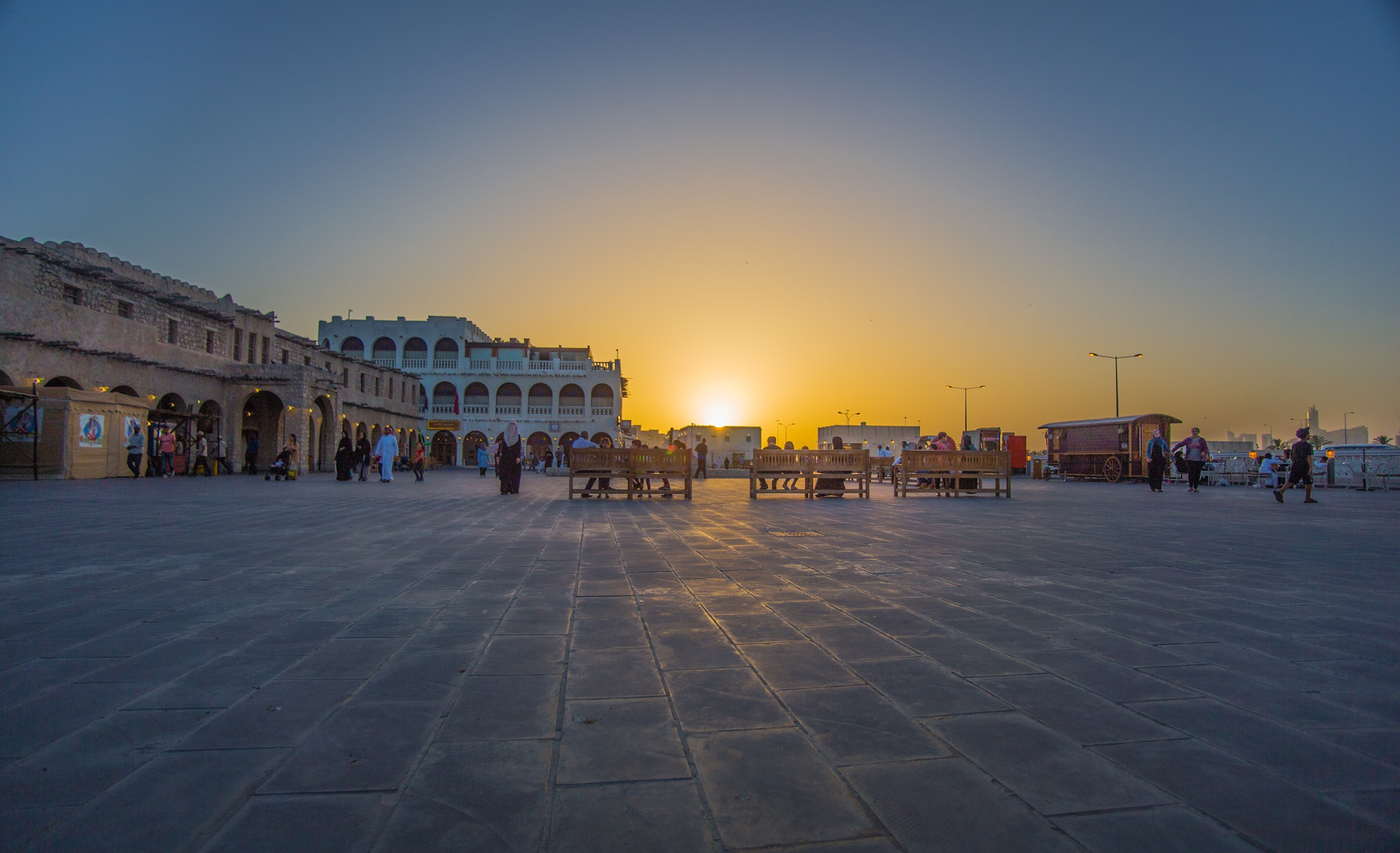 Tokina AF 193-2 19-35mm f/3.5-4.5 sample photo. Just before sunset photography