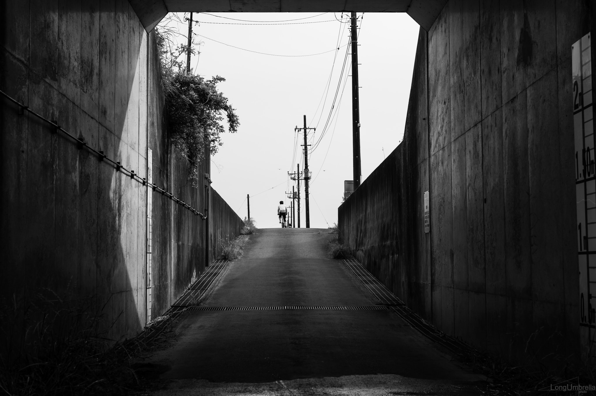 Leica S (TYP 006) + Summarit-S 70 sample photo. From tunnel photography