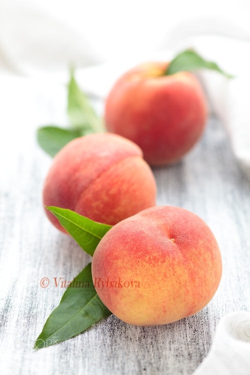 Canon TS-E 90mm F2.8 Tilt-Shift sample photo. Peaches on rustic table. photography