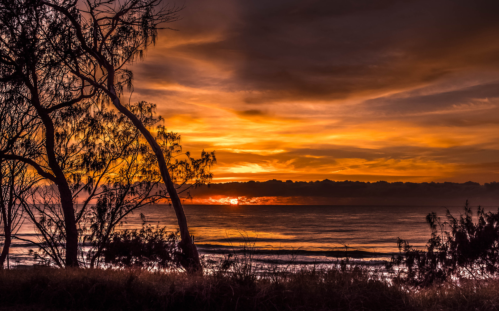 Olympus PEN E-P5 + Panasonic Leica DG Summilux 25mm F1.4 II ASPH sample photo. Sunrise over the sea photography
