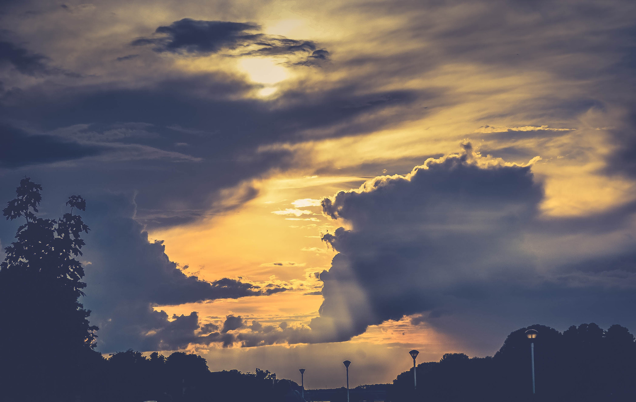 Nikon D7100 + Sigma 70-300mm F4-5.6 DG Macro sample photo. The sky during dusk photography