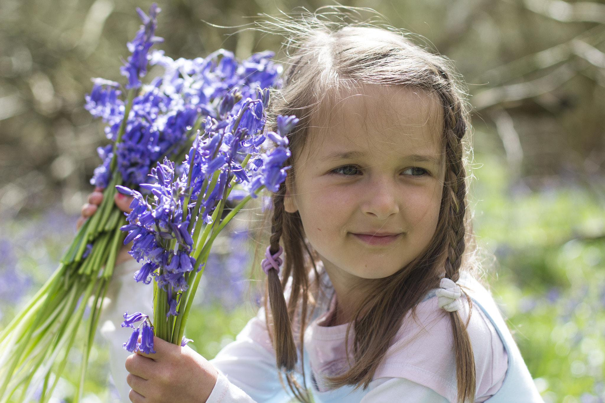 Canon EOS 700D (EOS Rebel T5i / EOS Kiss X7i) + Canon EF 50mm F1.4 USM sample photo. Spring time with blue flowers photography