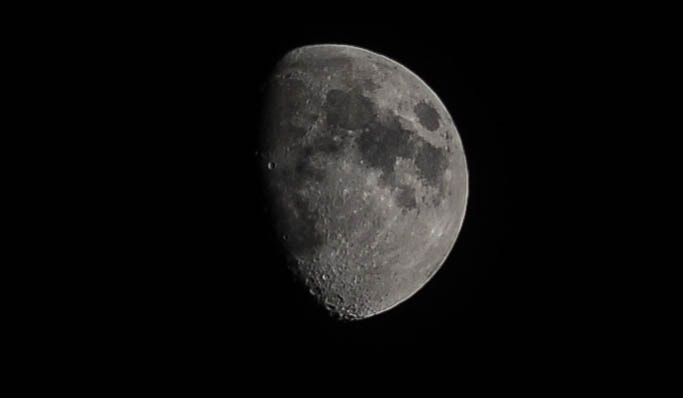 Sigma 70-200mm F2.8 EX DG Macro HSM II sample photo. The moon photography