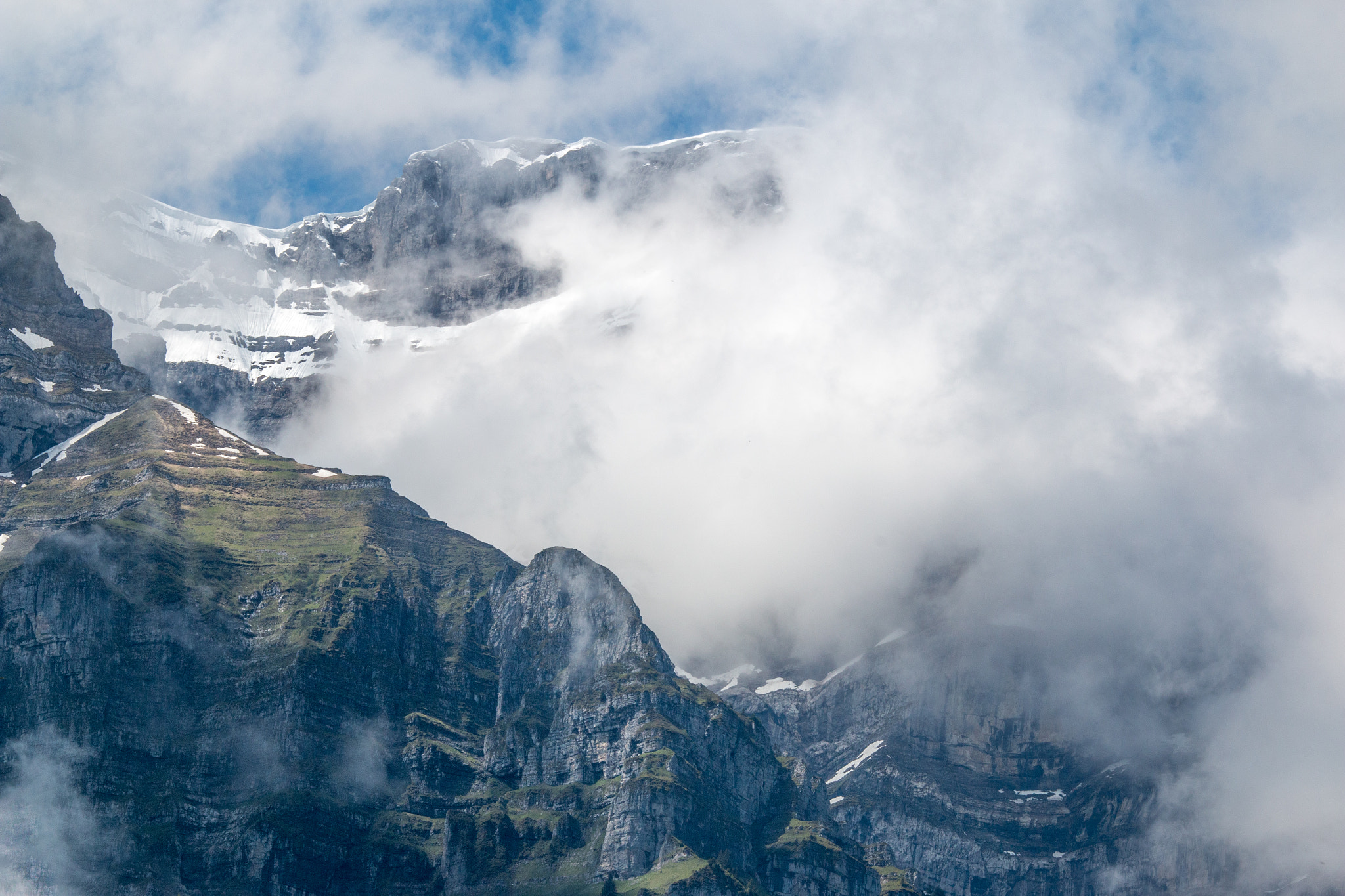 Canon EOS 70D + Canon EF 135mm F2L USM sample photo. Morning clouds photography