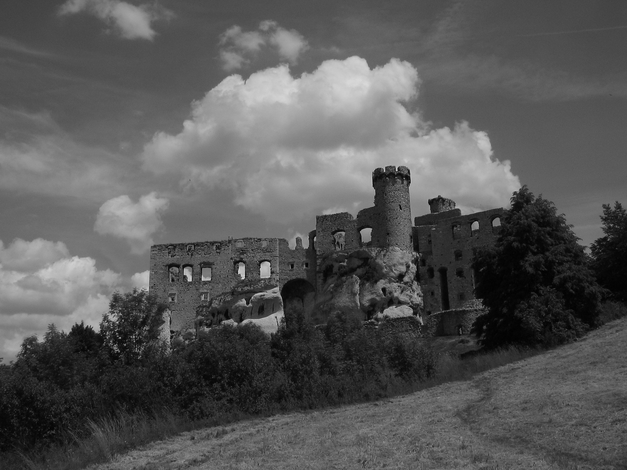 Canon POWERSHOT A85 sample photo. Castle ogrodzieniec , poland . photography