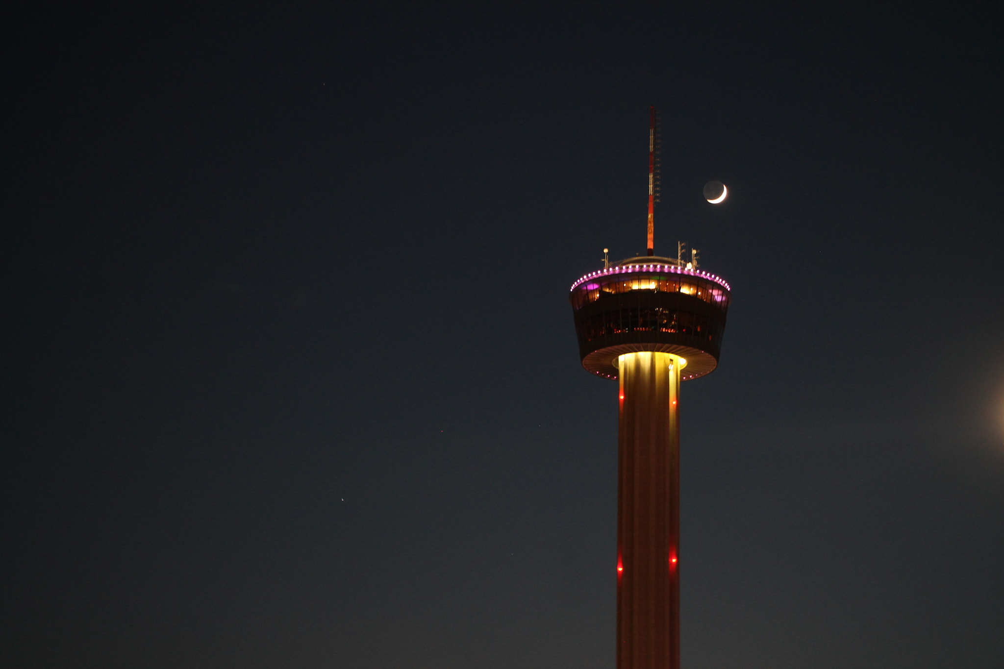 Canon EOS 1100D (EOS Rebel T3 / EOS Kiss X50) sample photo. Evening in san antonio photography