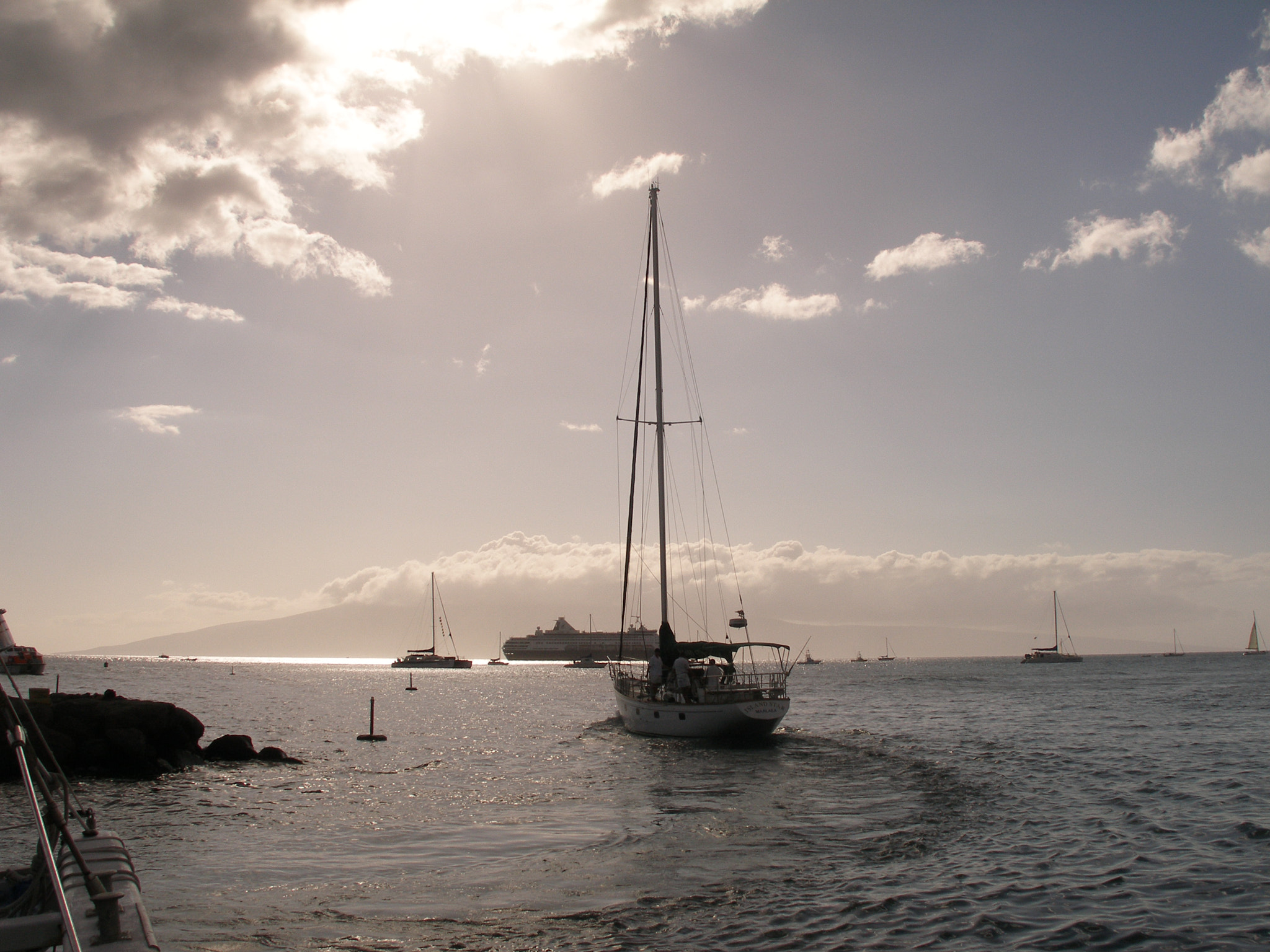 Olympus C70Z,C7000Z sample photo. Lahaina harbour. photography