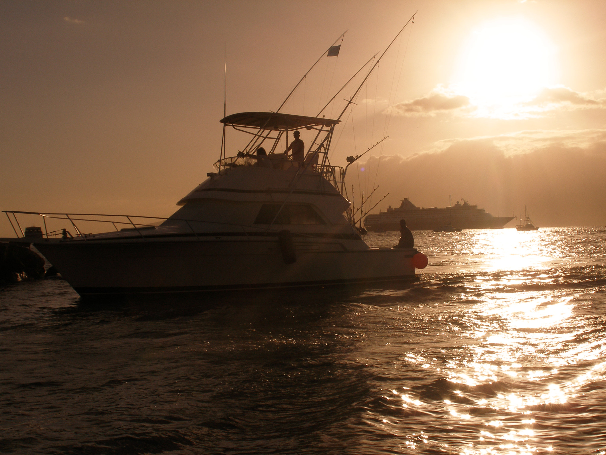 Olympus C70Z,C7000Z sample photo. Lahaina harbour. photography