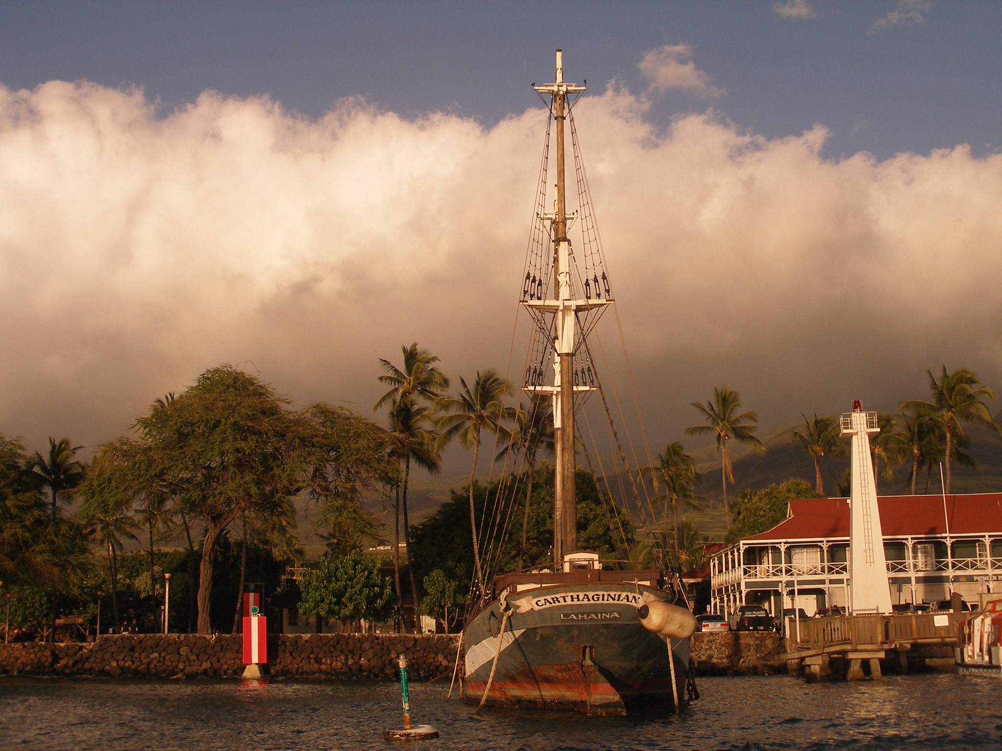 Olympus C70Z,C7000Z sample photo. Lahaina. photography